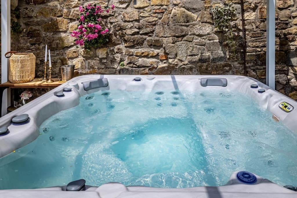 Luxury Limonaia With Jacuzzi Near Florence San Jacopo al Girone Dış mekan fotoğraf